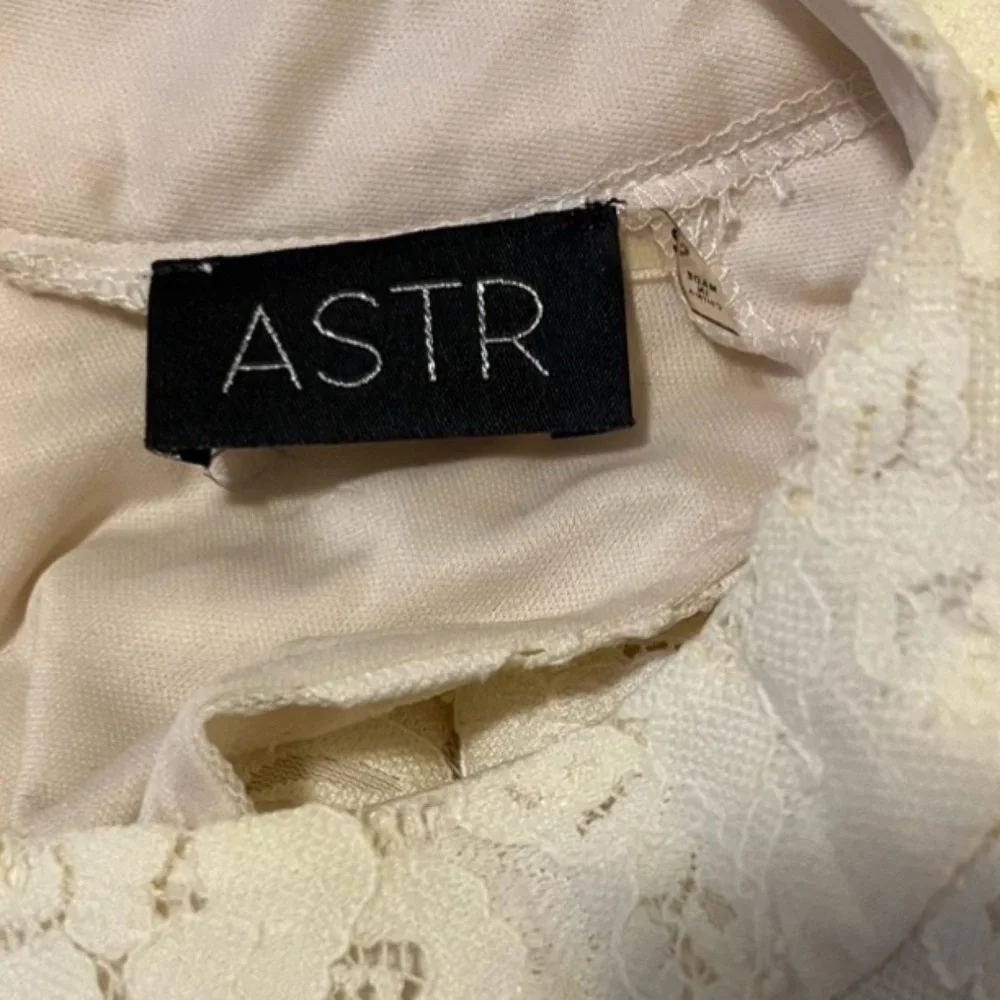 ASTR Anthropologie Woman’s Lace High Neck Mesh Cream Cutout Romper Jumpsuit Sz S